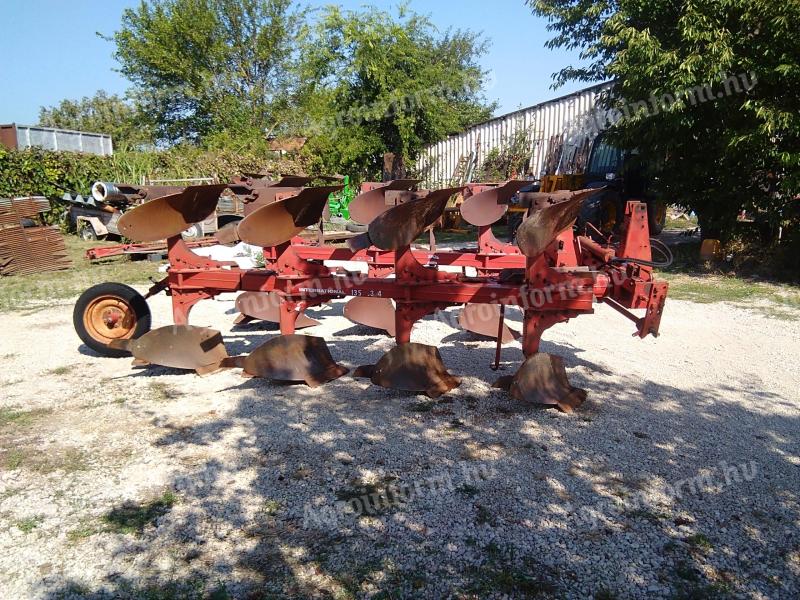 IH alternating rotating ploughs