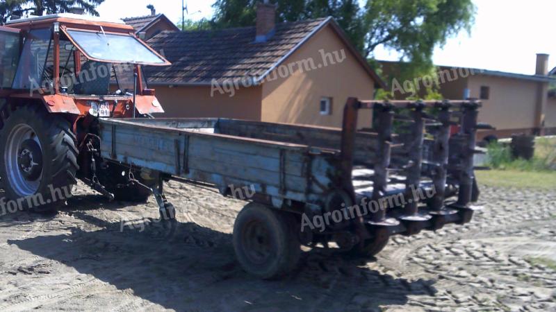 Mengele 3.5 tonne, 4-speed fertiliser spreader