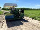 Self-propelled pepper and bean harvester, harvesting machine