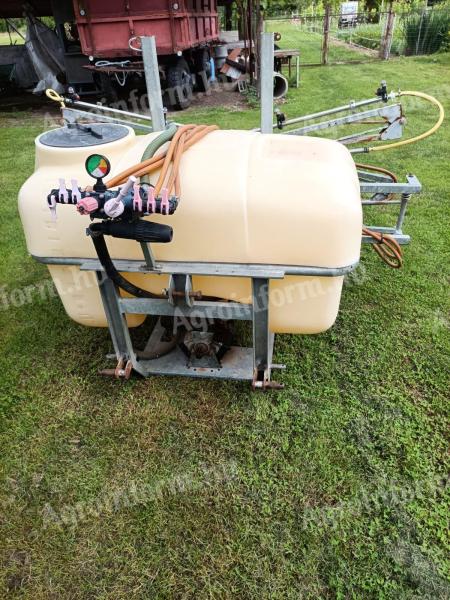 Arable hanging sprayer