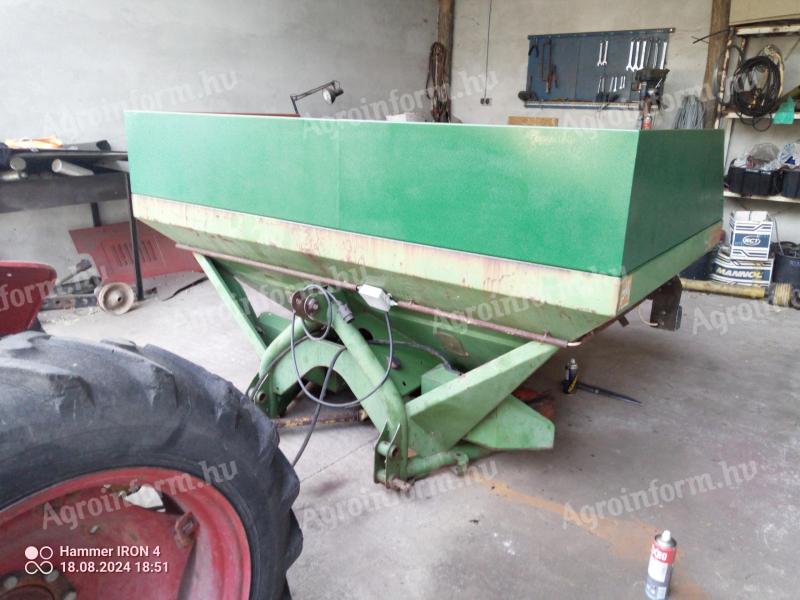 Amazone ZA-U fertilizer spreader