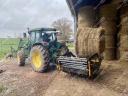 Eligible! Fixed bale extractor and spreader / Station-Tine