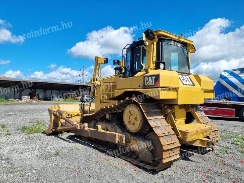 Prodajem dozer CAT D6T