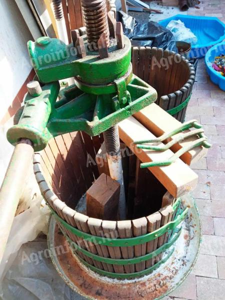 Grape crusher, sutu for sale in Eger