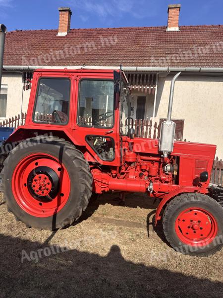 De vânzare un tractor MTZ-550