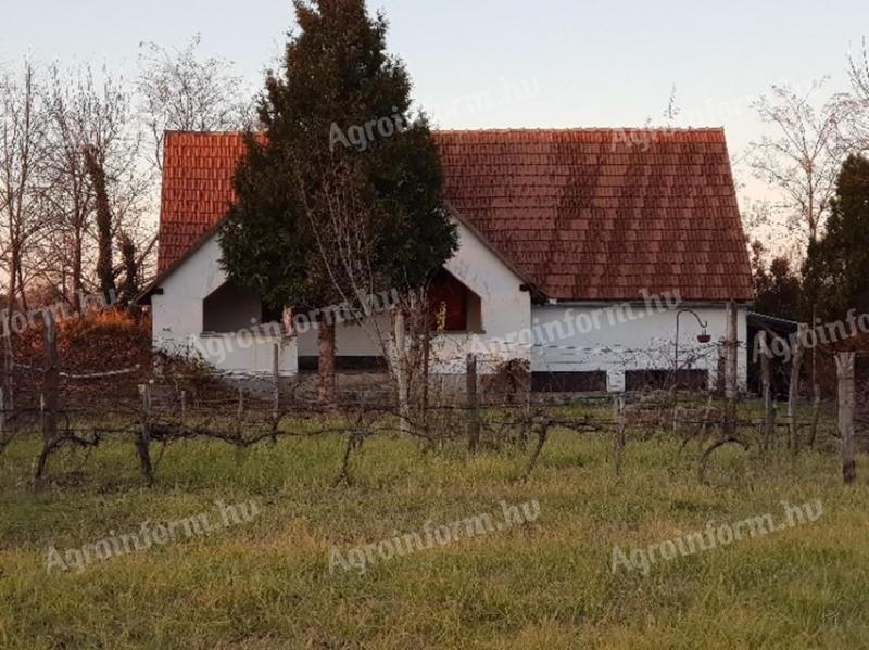 Usadlosť pri brehu Balatonu na predaj