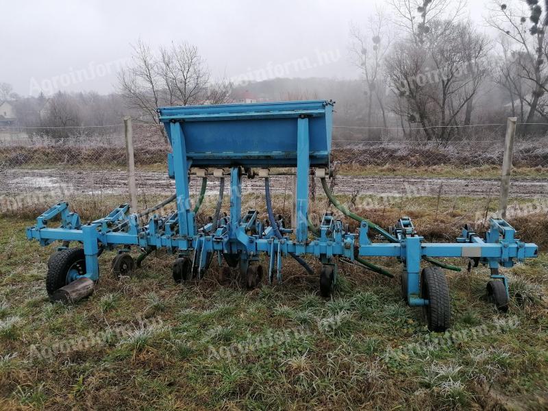 Row cultivator