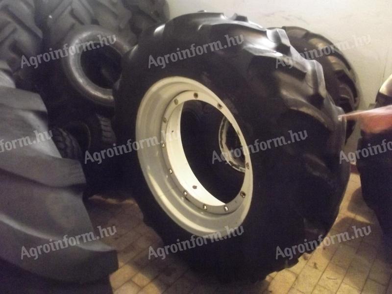 Prodajem felge 14.9 R 30 sa New Holland felgama