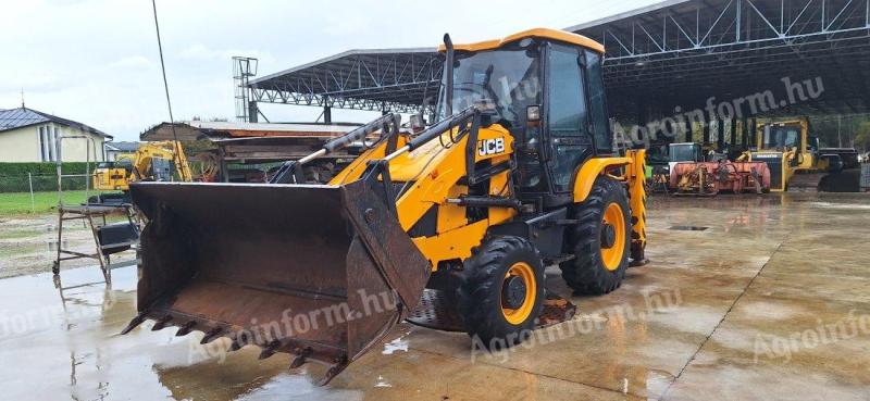 EXCAVATOR / COMBINĂ DE RECOLTAT JCB 3DX