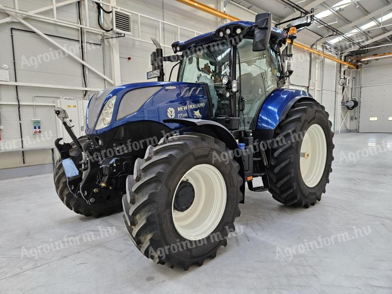 New Holland T7.225 tractor in excellent condition, almost new