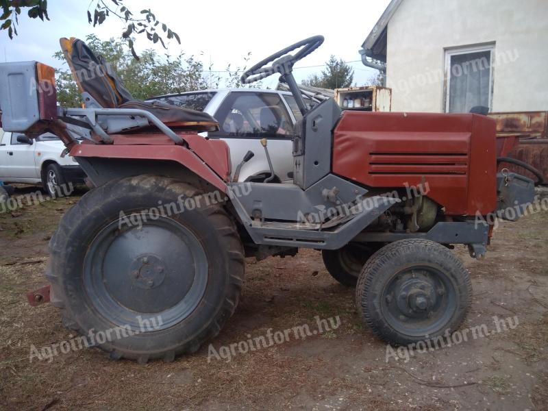 Mali traktor