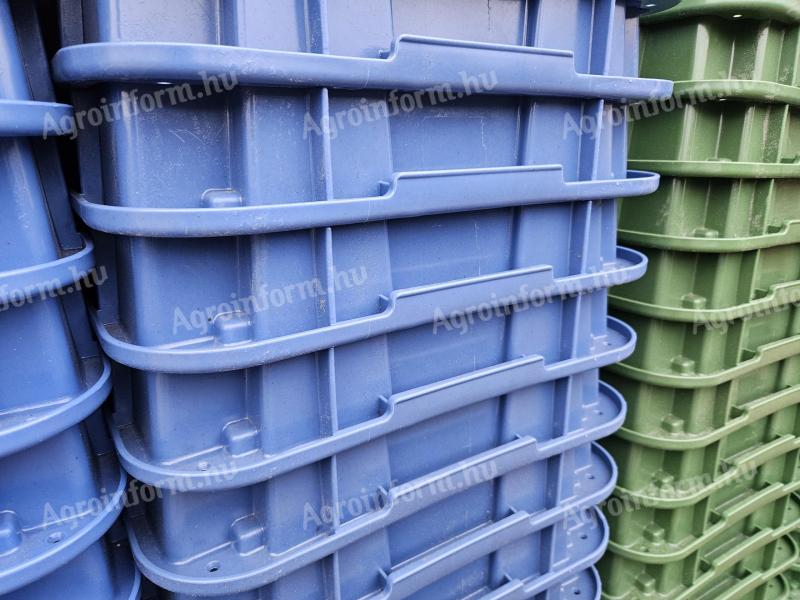 Plastic crate compartment meat harvesting crate color