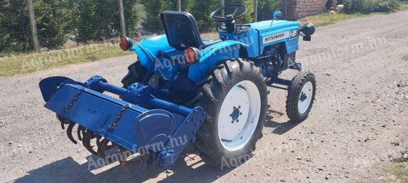 Traktor Mitsubishi 20 HP z rovokopačem za prodajo