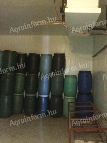 Plastic drums for rainwater, grapes, mash for sale