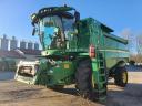 John Deere S670i all-wheel drive combine