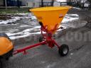 Towed salt and fertilizer spreader / Zagroda 5236aT