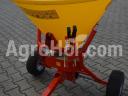 Towed salt and fertilizer spreader / Zagroda 5236aT