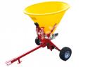 Towed salt and fertilizer spreader / Zagroda 5236aT