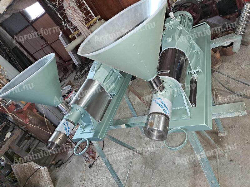 Oil press with auger Vegetable oil press