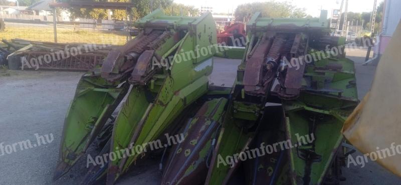 Hydraulically folding Claas corn adapter