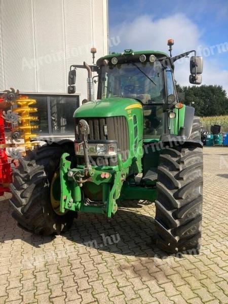 John Deere 7530 Premium tractor