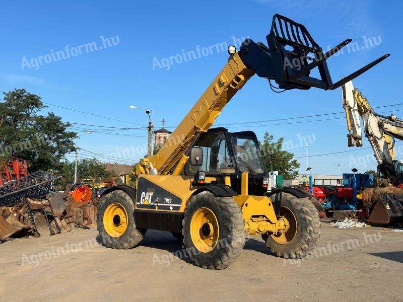 Caterpillar TH62 telescopic handler