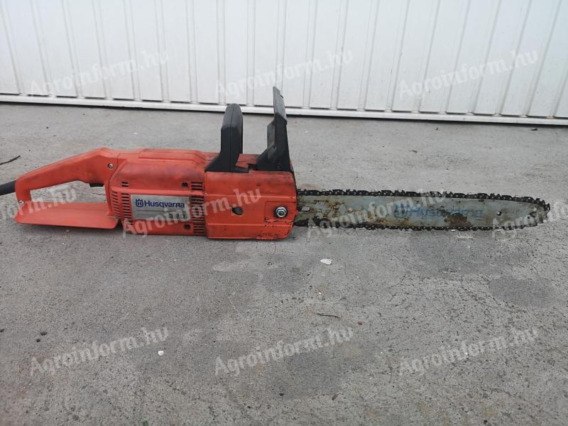 Husqvarna 320 chainsaw