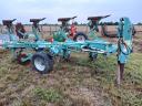 Reversible plough with slotted steering plate 4 heads