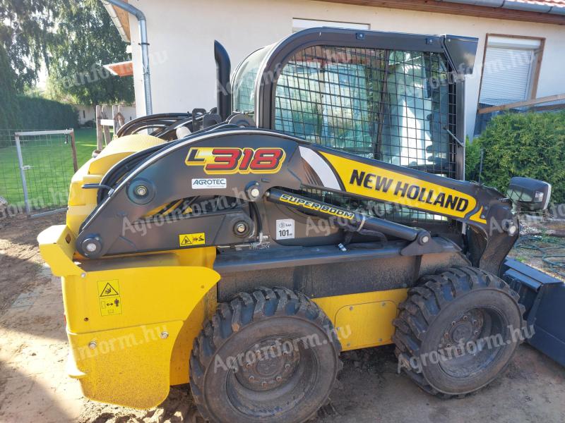 Na sprzedaż: jak nowa ładowarka New Holland L318 - 285 godzin - z adapterem do koparki do rowów i widłami do palet