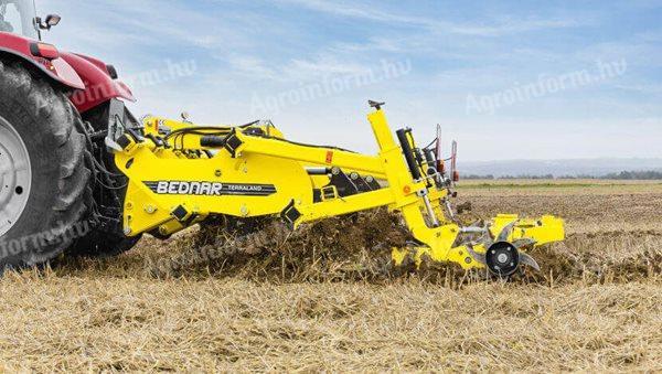 For sale Bednar Terraland TN 3000 D5R suspended spreader