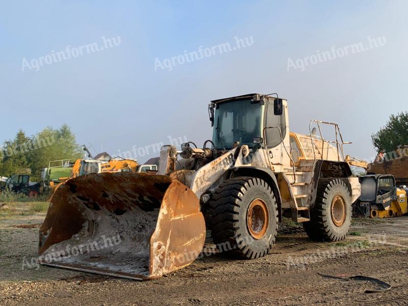 Liebherr L566 2Plus2 front loader