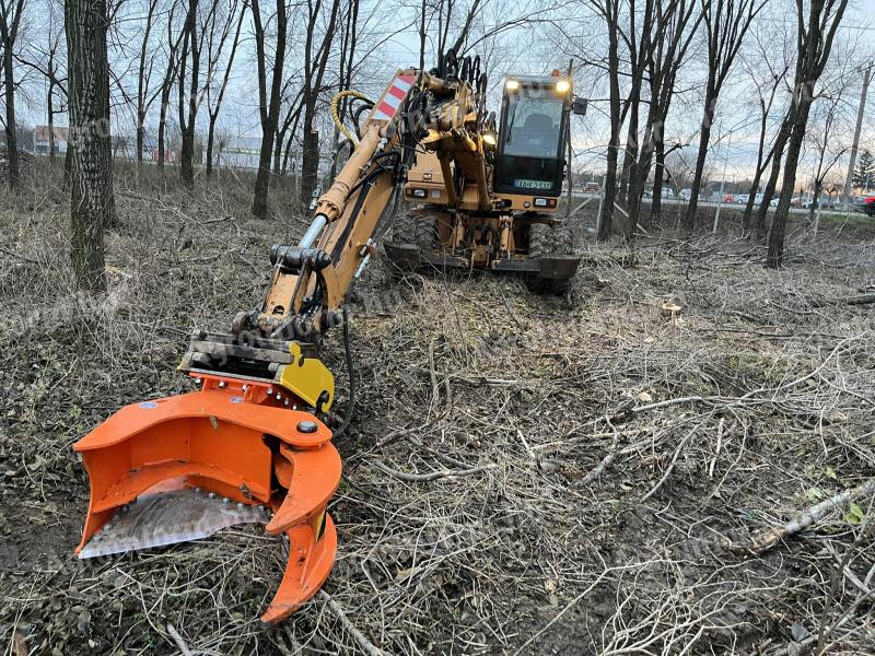 Defrișare forestieră mecanică, măcinarea cioatelor, încărcarea lemnului, găurire cu burghiu, excavare, demolare