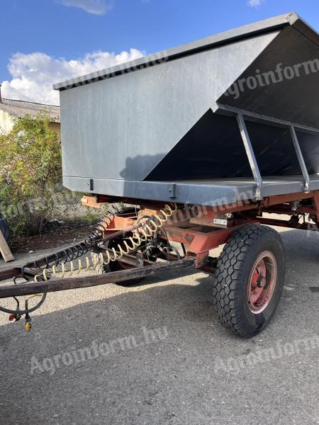 Grape trailer MBP 6,5 grape harvesting trailer