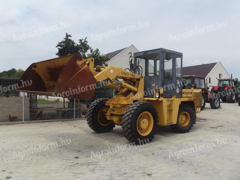 Detvan UNO 180 all-wheel drive front loader in good aesthetic and structural condition