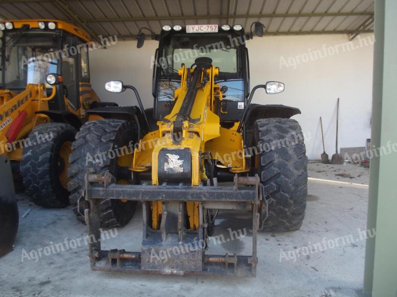 JCB TM 320 front loader for sale in technically and aesthetically perfect condition