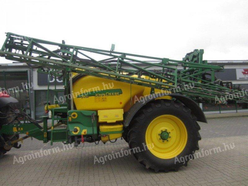 John Deere 740i trailed sprayer