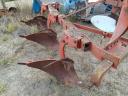 2 3 head ploughs Vogel Noot and IH