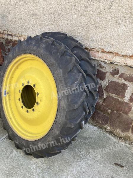 John Deere maintenance wheel/tilling wheel set