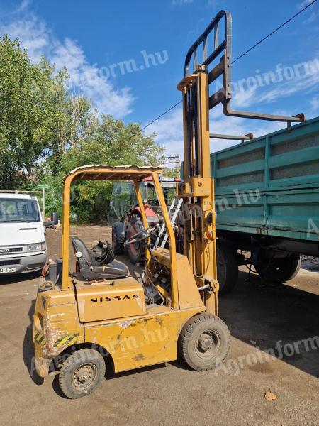 Nissan forklift 1.3 tone benzină de vânzare