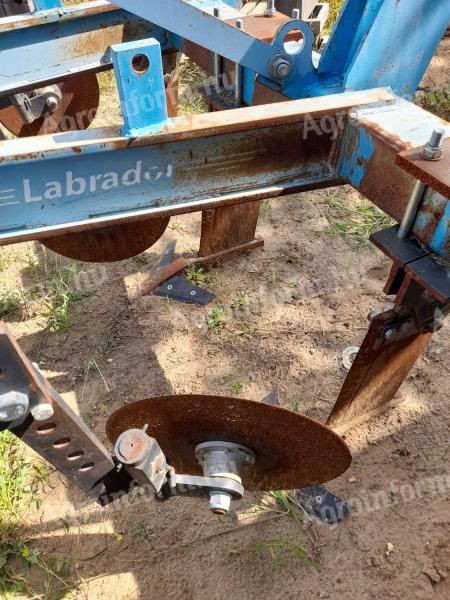 Lemken Labrador 3-Messer-Bodenlockerer mit geraden Messern