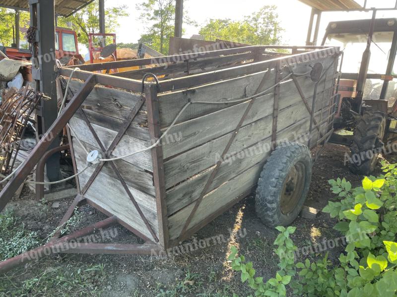 Animal transport trailer