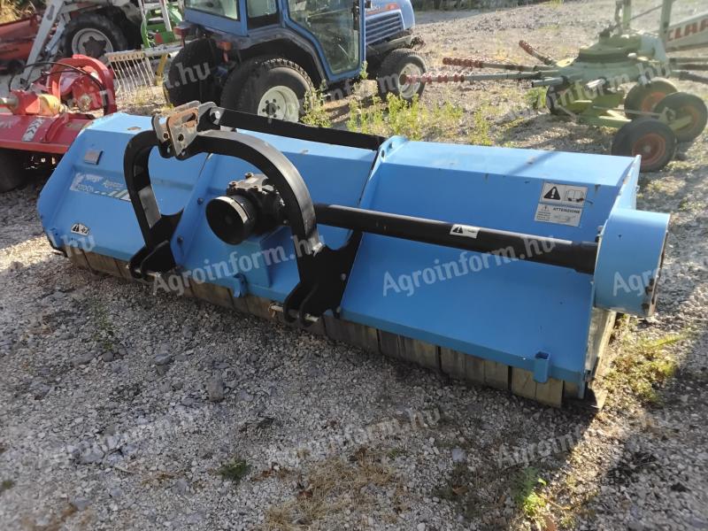 Agricom 280 cm yoke and hammer crusher