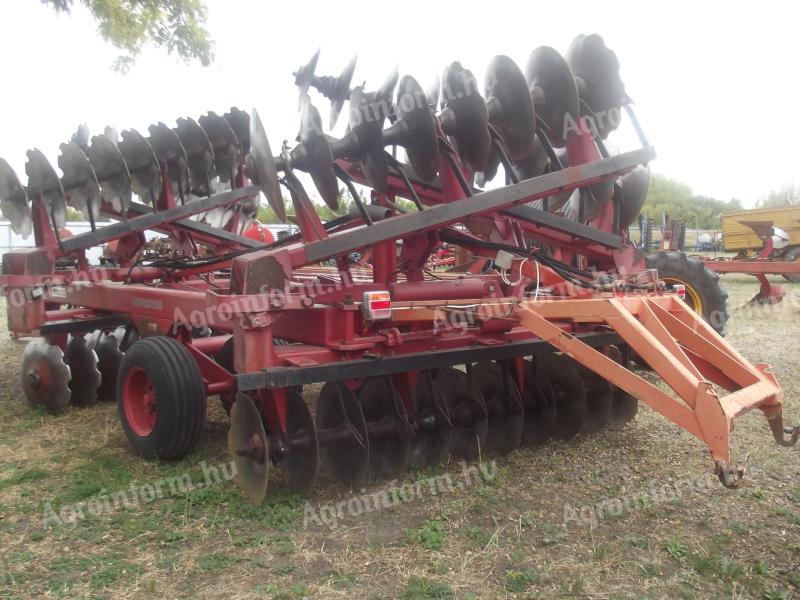 7,2 m heavy IH Kühne reel with puller for sale, transport width 2,9 m