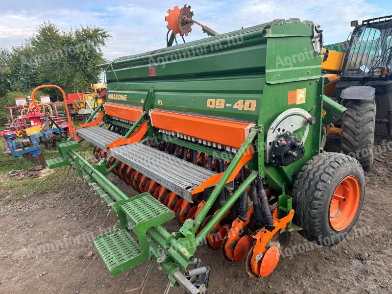 AMAZONE D9-40 SUPER, 4 METER DISC SEEDER WITH AMALOG MONITOR