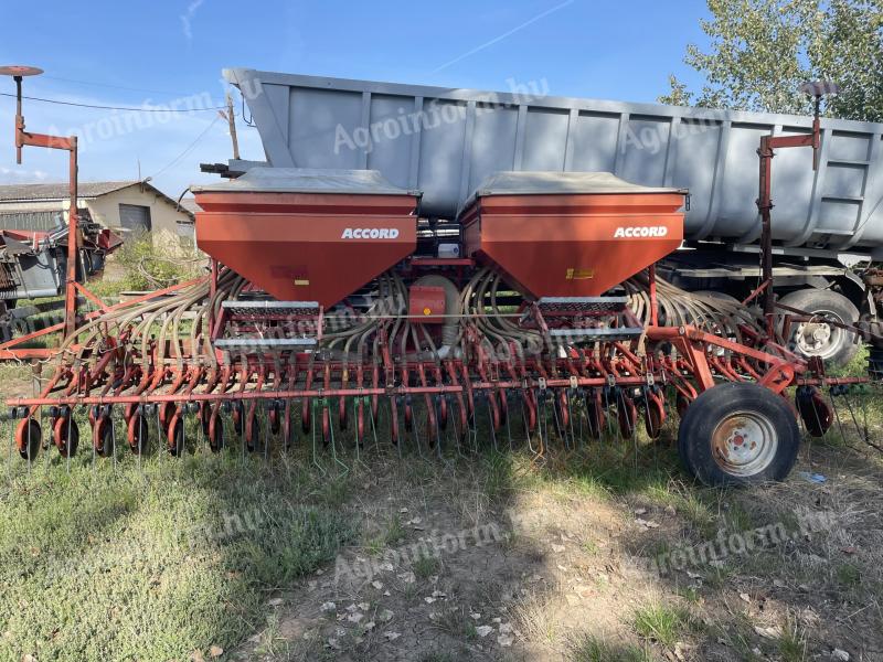 Kverneland Accord grain drill