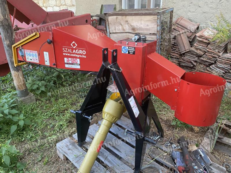 REMET R-120 gimbal-mounted branch chipper