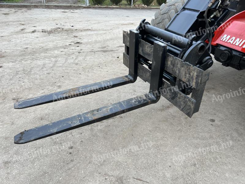 Manitou loading fork