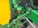 John Deere 1770, 12 row seeder