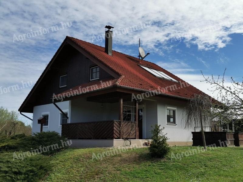 House in a beautiful setting, near the lake