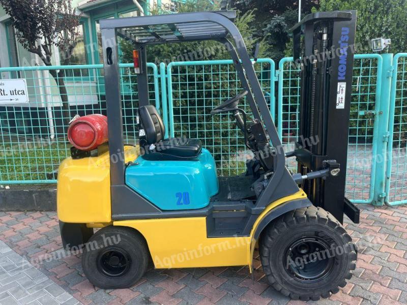 Komatsu 2 ton forklift (V-3667)